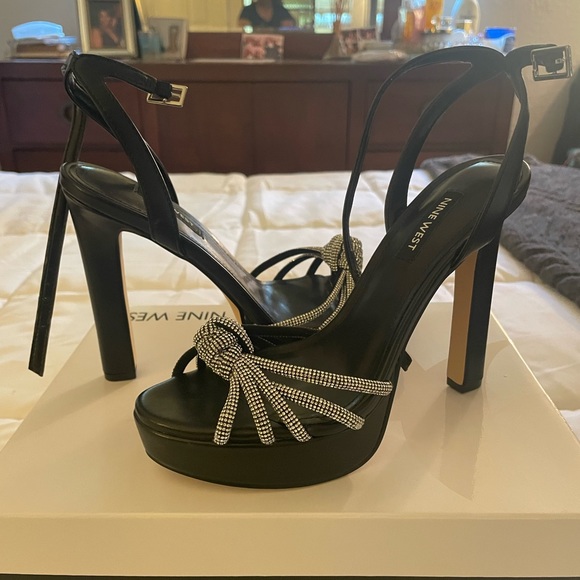 Nine West - Picture 2 of 8